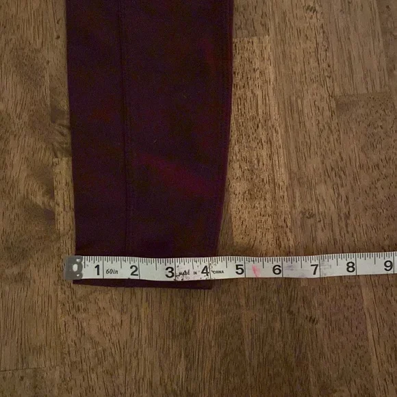 Athleta great stretchy yoga pants with great front and back pockets! - Picture 8 of 14